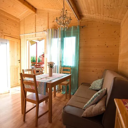 롯지 Letniskowe Nadia *